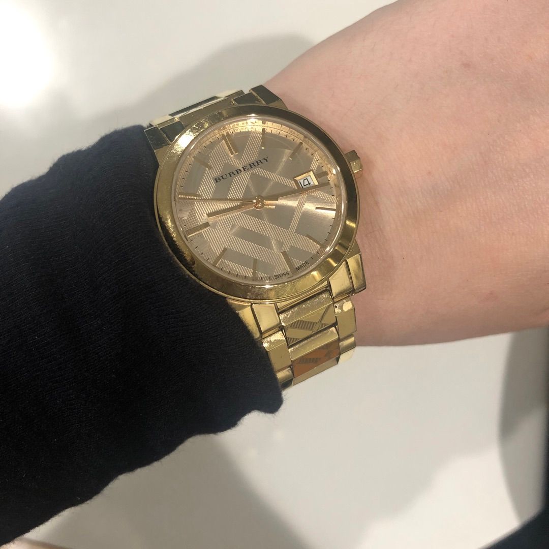  Shop Authentic Burberry The City Gold Dial Gold Steel Strap Watch for Women - BU9134 - Luxxuri