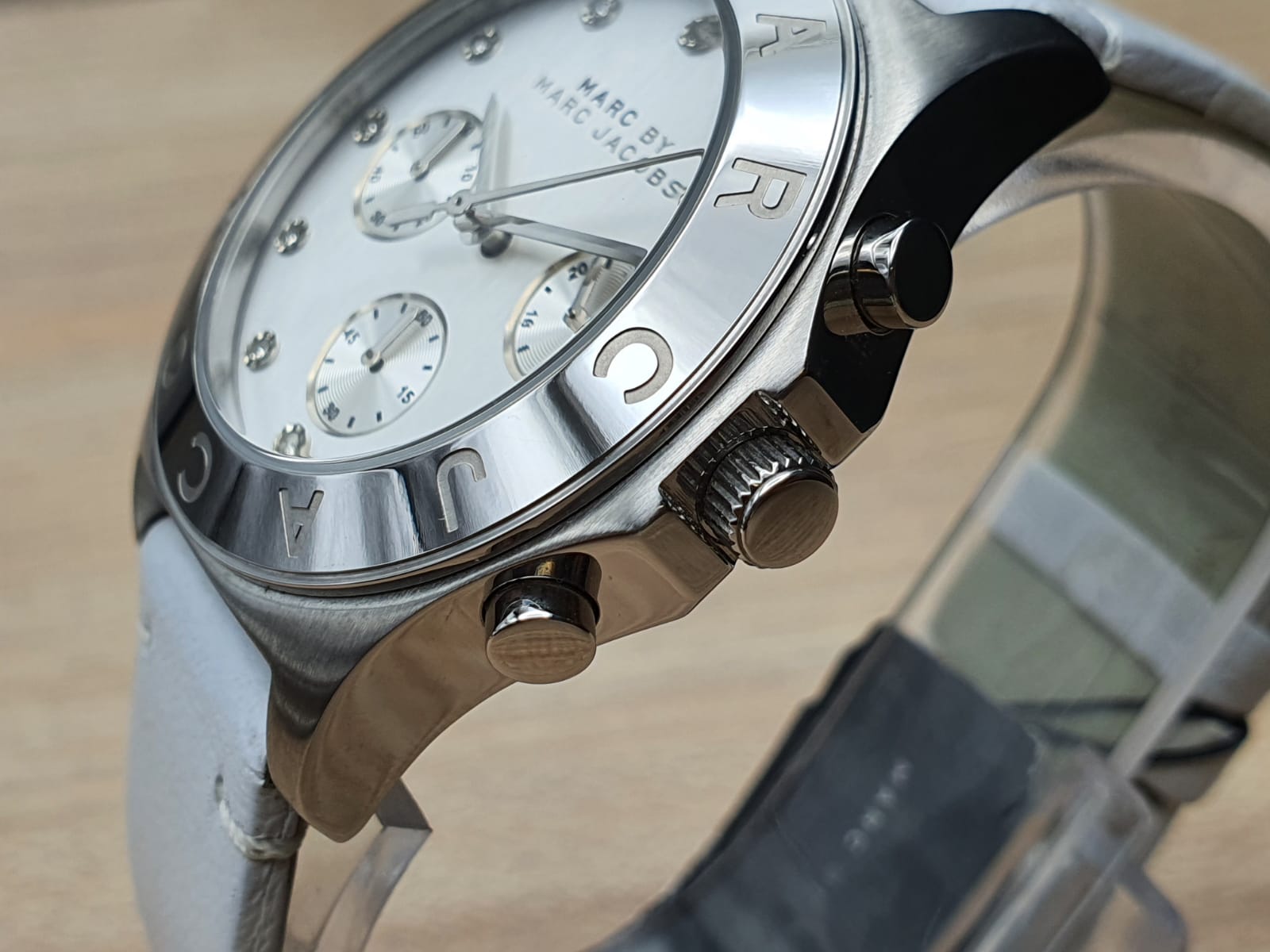  Shop Authentic Marc Jacobs Blade White Dial White Leather Strap Watch for Women - MBM1187 - Luxxuri