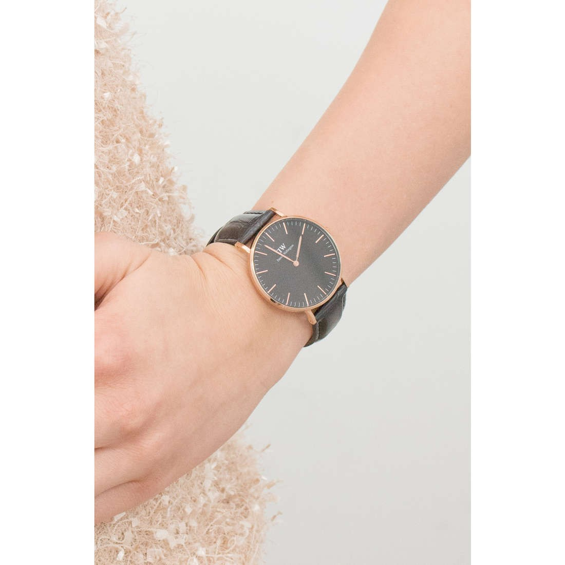  Shop Authentic Daniel Wellington Classic Reading Black Dial Black Leather Strap Watch For Women - DW00100141 - Luxxuri