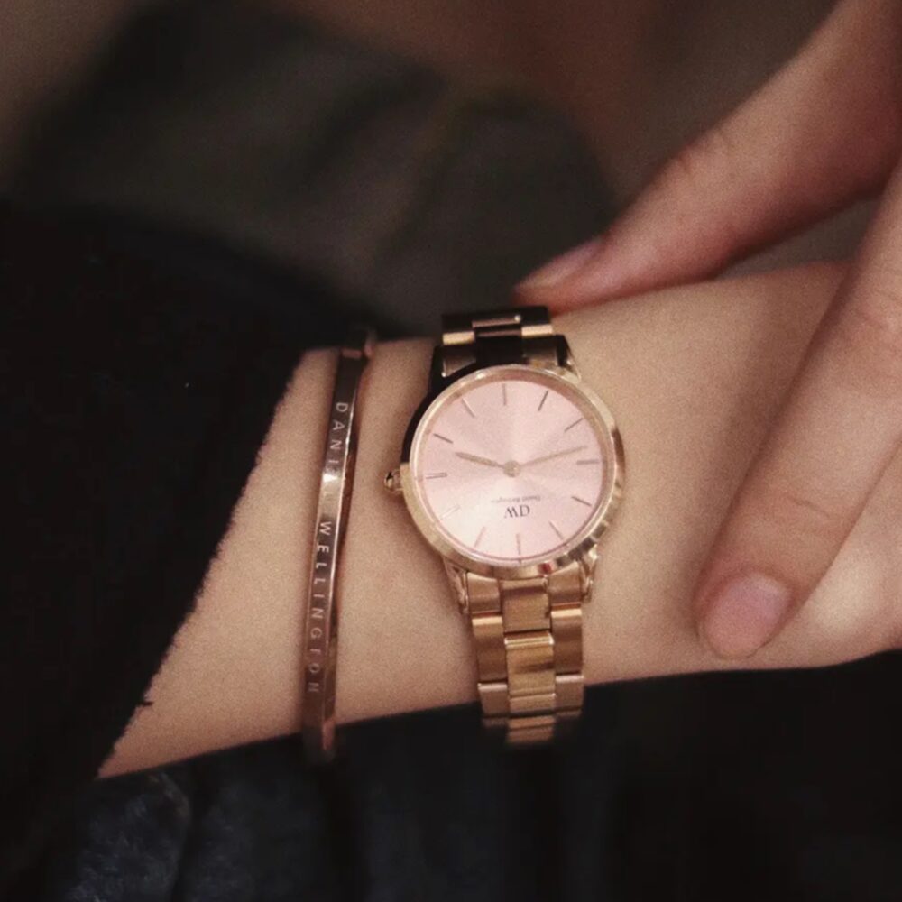  Shop Authentic Daniel Wellington Iconic Link Pink Dial Rose Gold Steel Strap Watch For Women - DW00100333 - Luxxuri