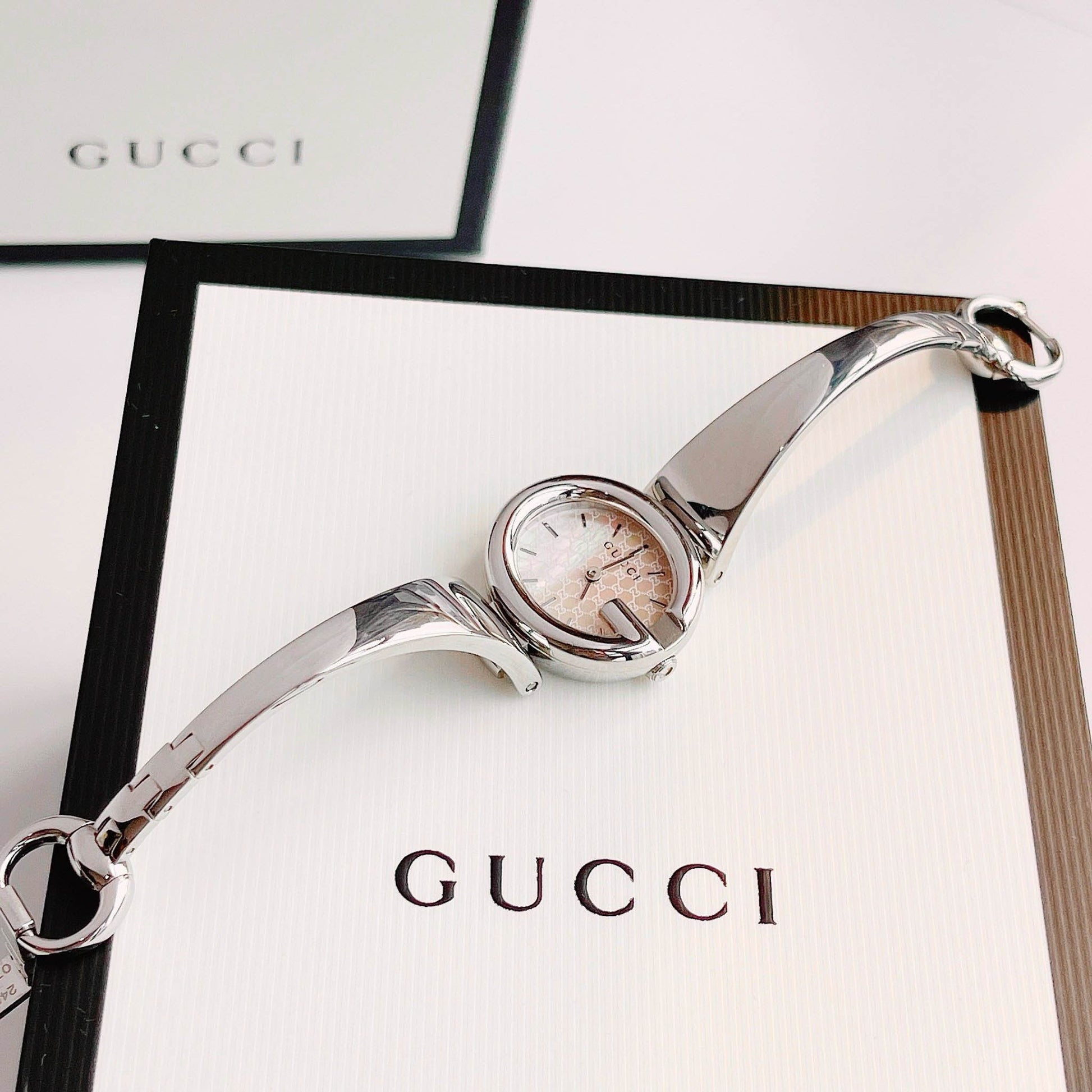  Shop Authentic Gucci Guccissima Quartz Silver Dial Silver Steel Strap Watch For Women - YA134511 - Luxxuri