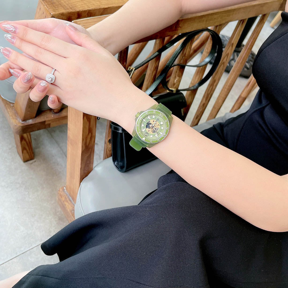  Shop Authentic Gucci Dive Automatic Green Dial Green Rubber Strap Unisex Watch - YA136345 - Luxxuri