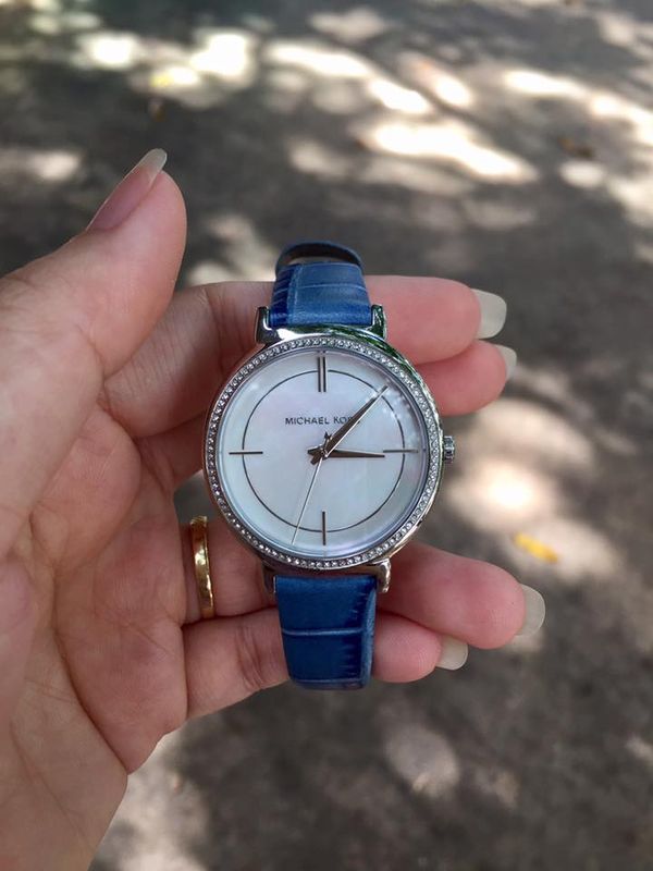  Shop Authentic Michael Kors Cinthia Mother of Pearl Dial Blue Leather Strap Watch for Women - MK2661 - Luxxuri