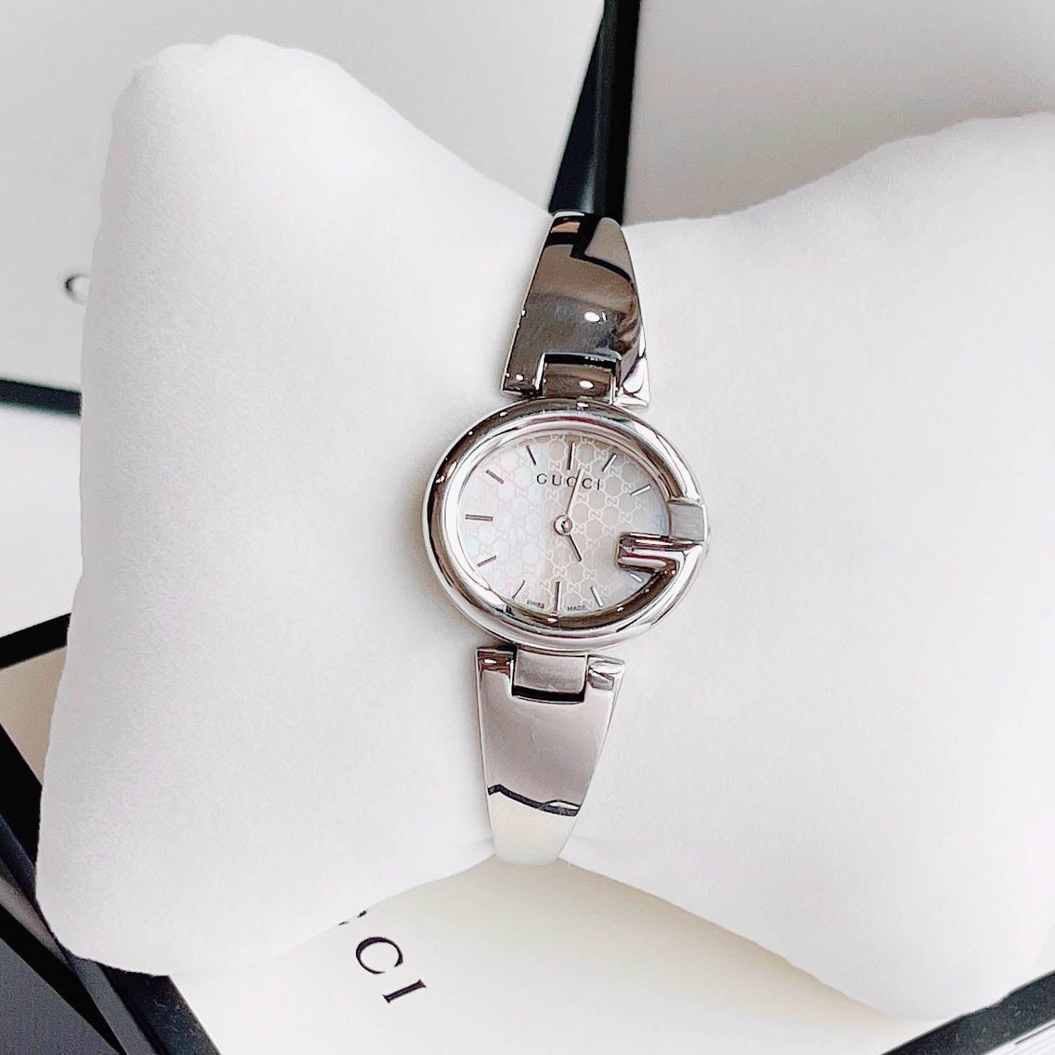  Shop Authentic Gucci Guccissima Quartz Silver Dial Silver Steel Strap Watch For Women - YA134511 - Luxxuri