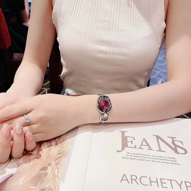  Shop Authentic Gucci Horsebit Quartz Red Dial Silver Steel Strap Watch For Women - YA139502 - Luxxuri