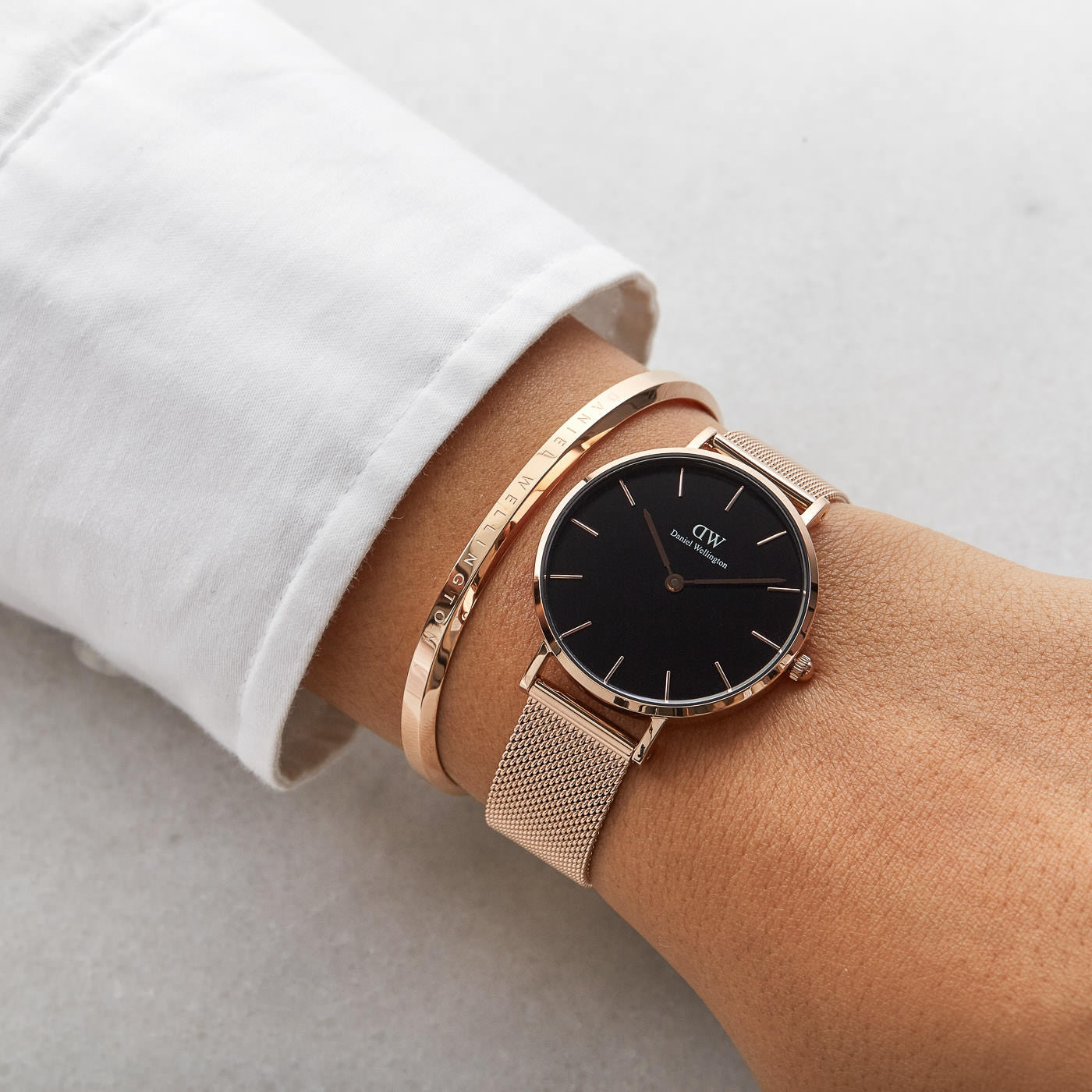  Shop Authentic Daniel Wellington Classic Melrose Black Dial Rose Gold Mesh Bracelet Watch For Women - DW00100161 - Luxxuri