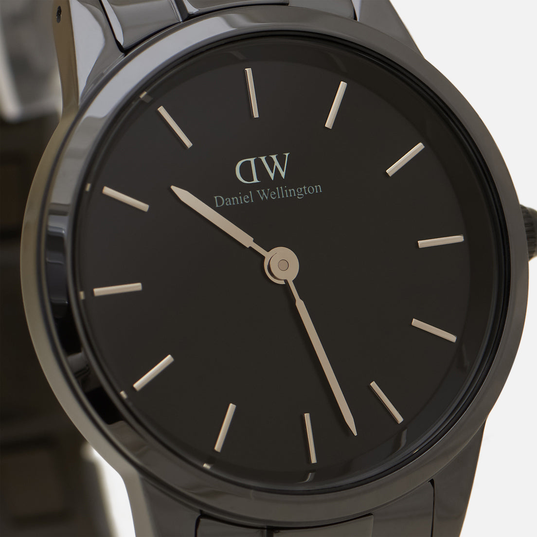  Shop Authentic Daniel Wellington Iconic Link Ceramic Black Dial Black Steel Strap Watch For Women - DW00100414 - Luxxuri