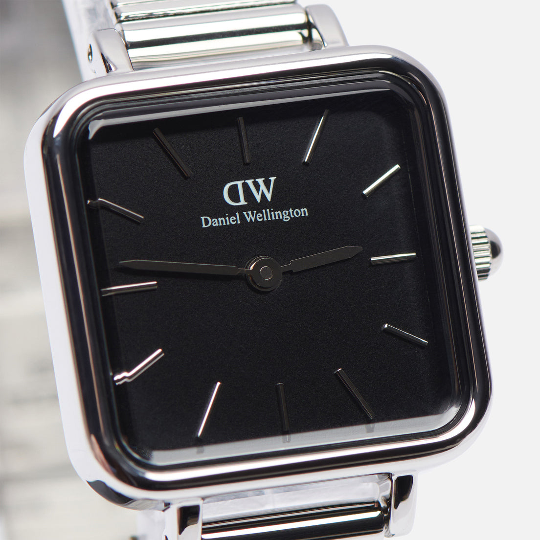  Shop Authentic Daniel Wellington Quadro Studio Black Dial Silver Mesh Strap Watch For Women - DW00100522 - Luxxuri
