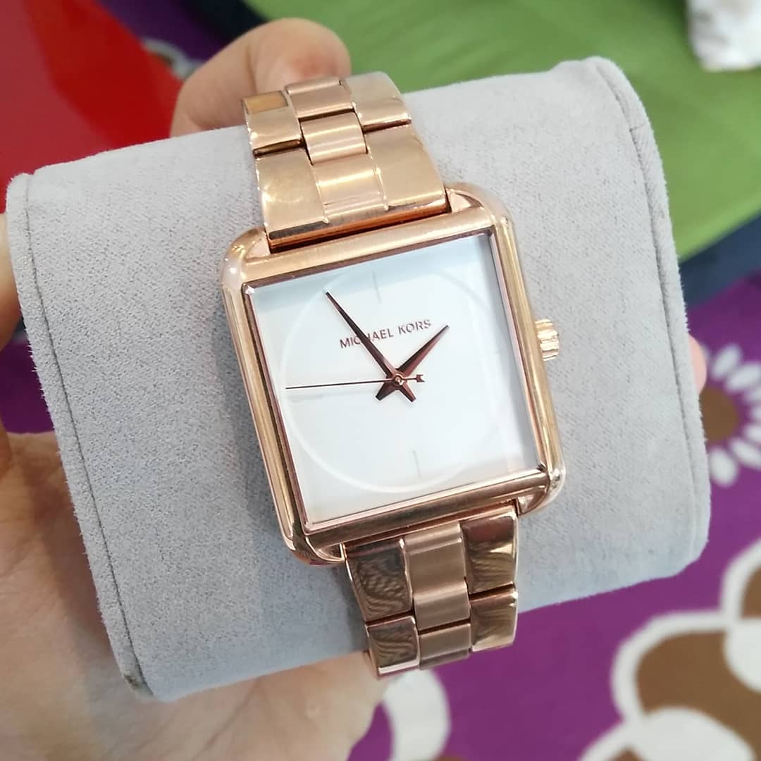  Shop Authentic Michael Kors Lake Quartz White Dial Rose Gold Steel Strap Watch For Women - MK3645 - Luxxuri