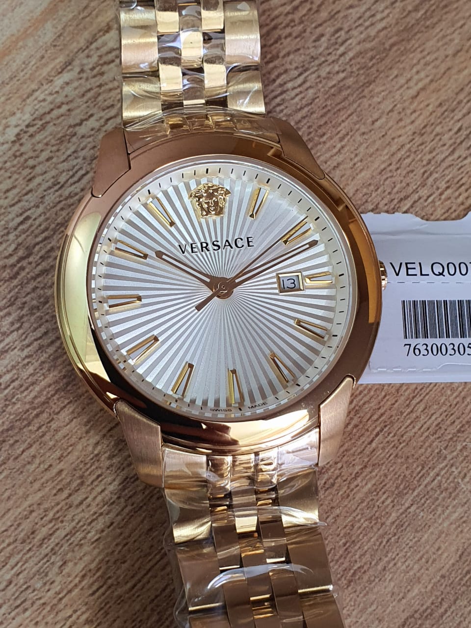  Shop Authentic Versace  V-Urban Quartz White Dial Gold Steel Strap Watch For Men - VELQ00719 - Luxxuri