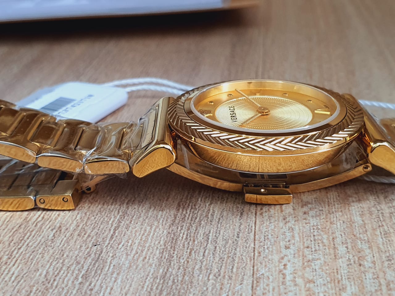  Shop Authentic Versace V-Motif Gold Dial Gold Steel Strap Watch for Women - VERE00618 - Luxxuri