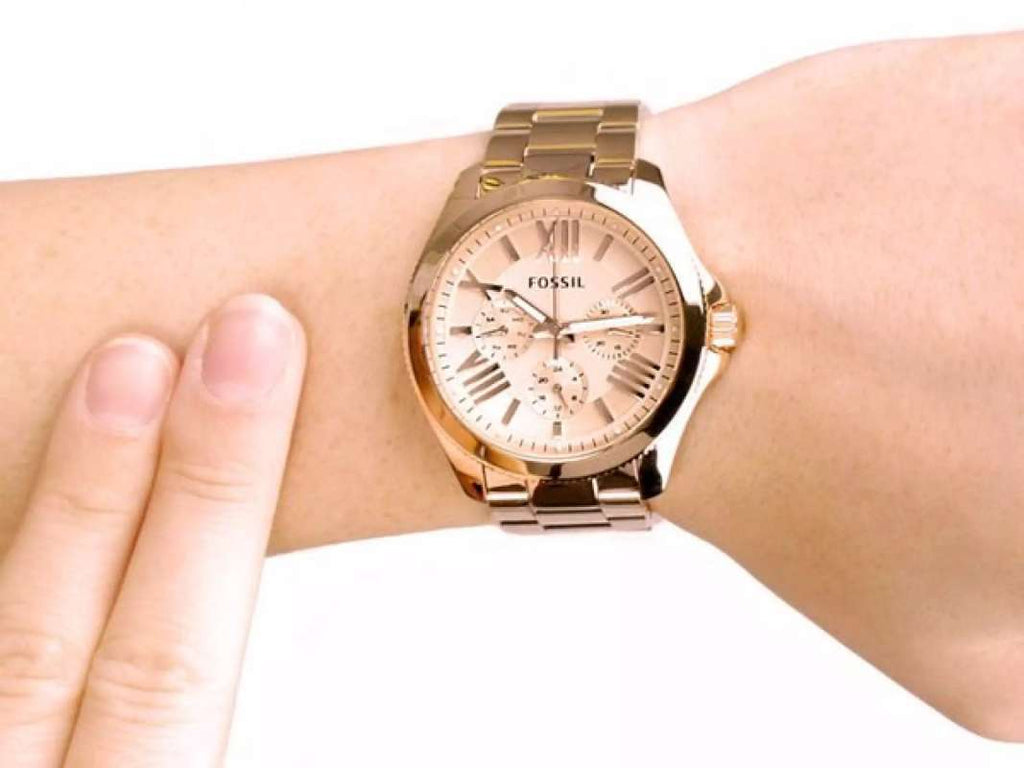  Shop Authentic Fossil Cecile Rose Gold Dial Rose Gold Steel Strap Watch for Women - AM4511 - Luxxuri