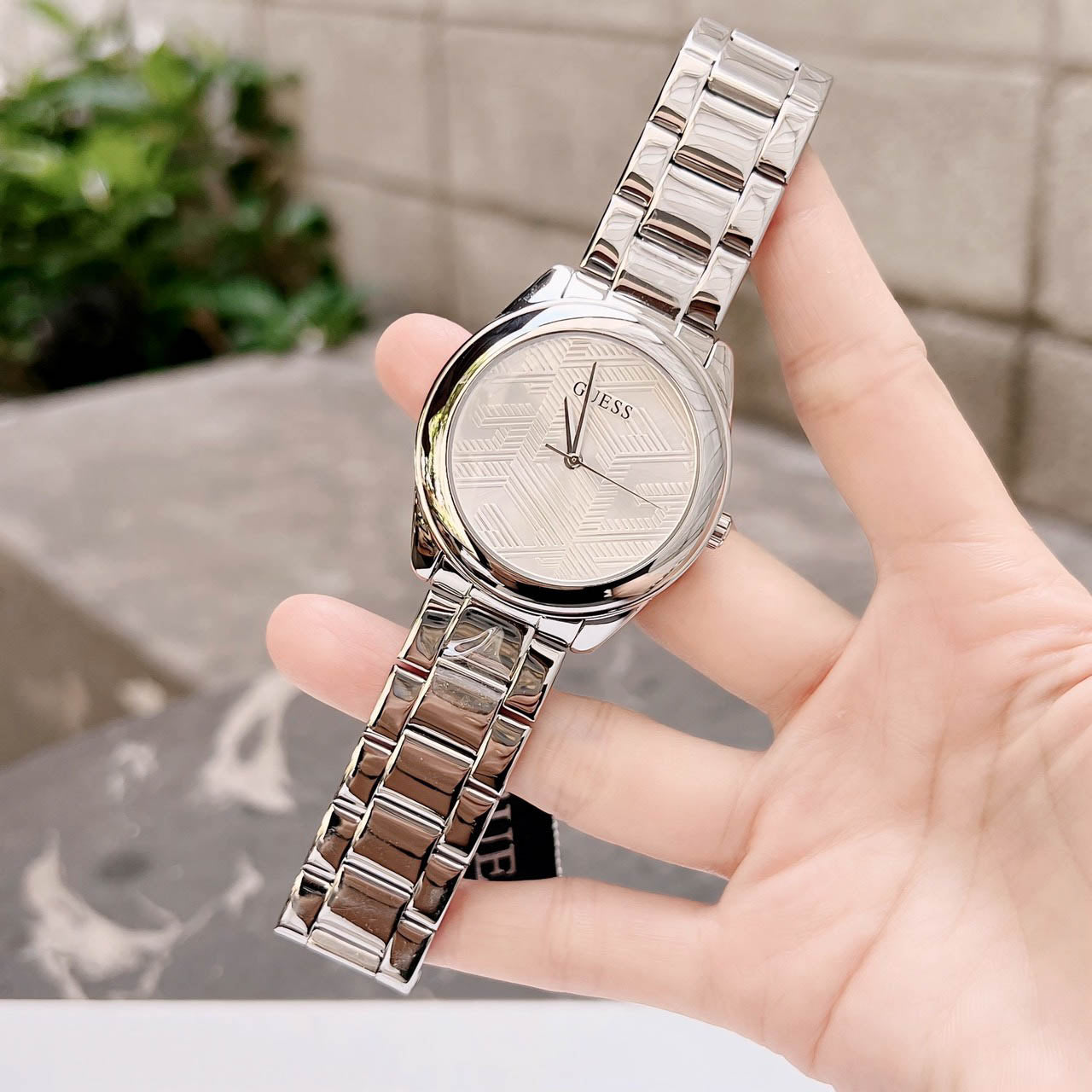  Shop Authentic Guess Cubed Analog Silver Dial Silver Steel Strap Watch For Women - GW0606L1 - Luxxuri