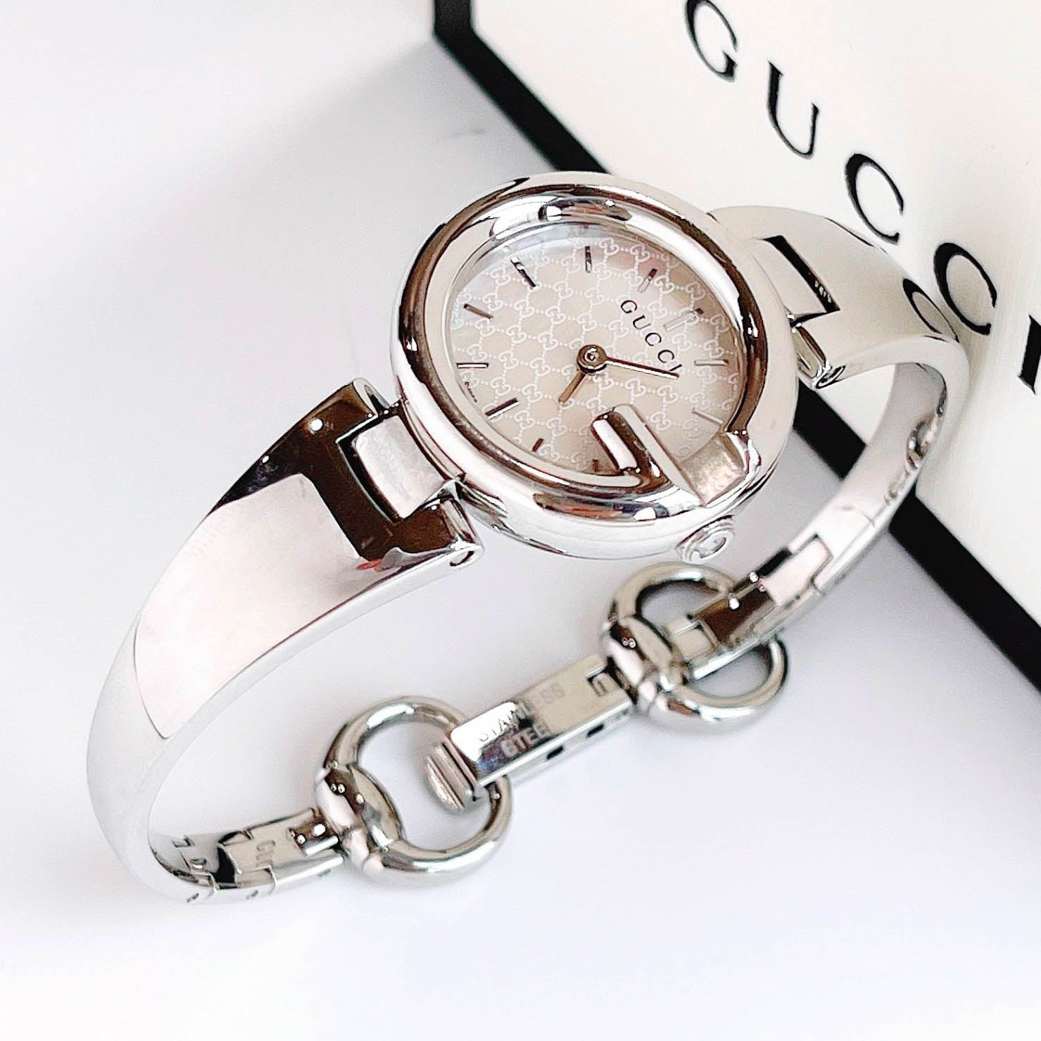  Shop Authentic Gucci Guccissima Quartz Silver Dial Silver Steel Strap Watch For Women - YA134511 - Luxxuri