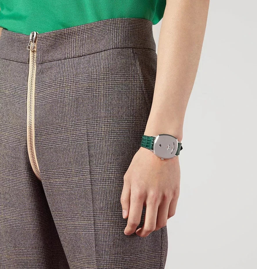  Shop Authentic Gucci Grip Quartz Silver Dial Green Leather Strap Watch For Women - YA157414 - Luxxuri