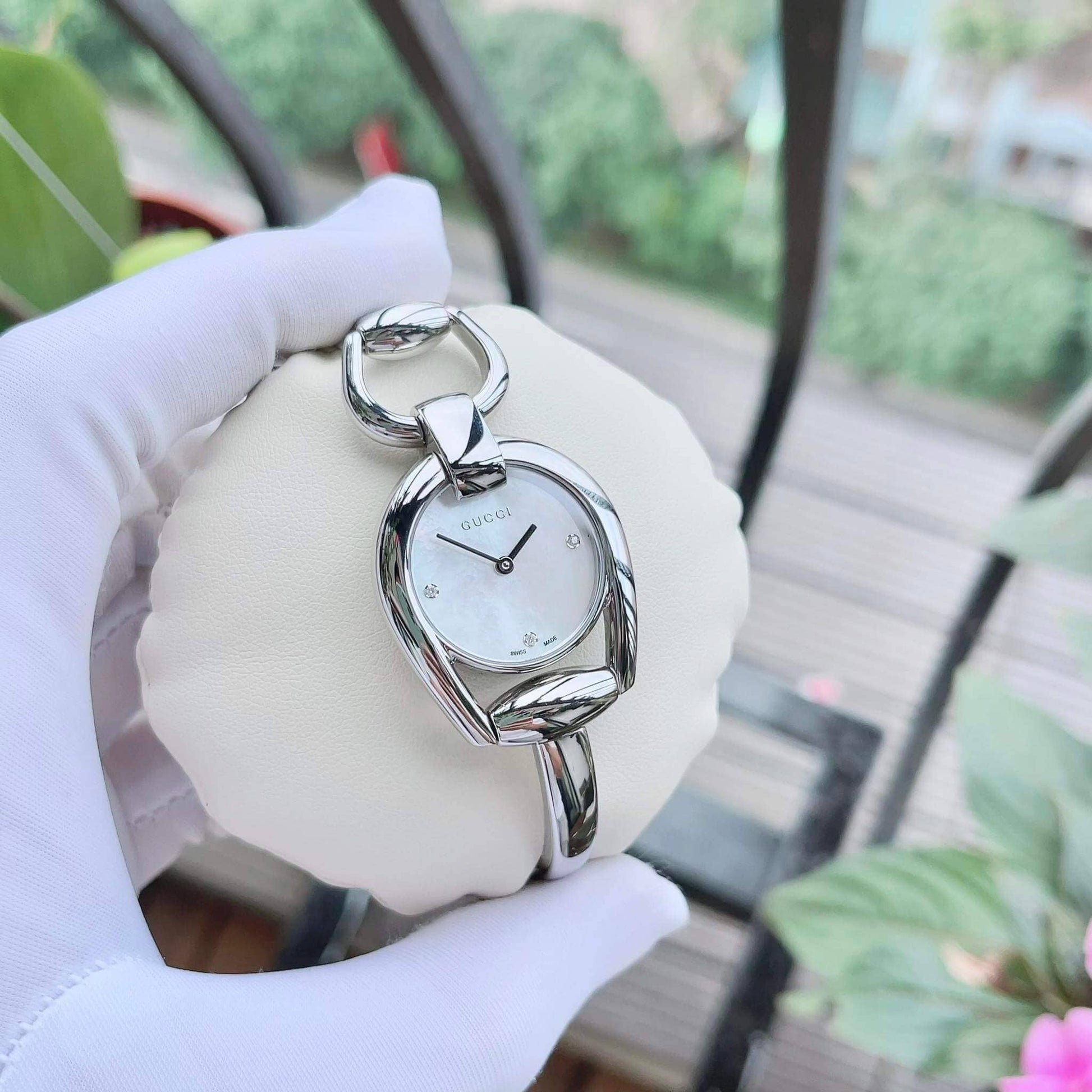  Shop Authentic Gucci Horsebit Collection Diamonds Mother of Pearl Dial Silver Steel Strap Watch For Women - YA139506 - Luxxuri