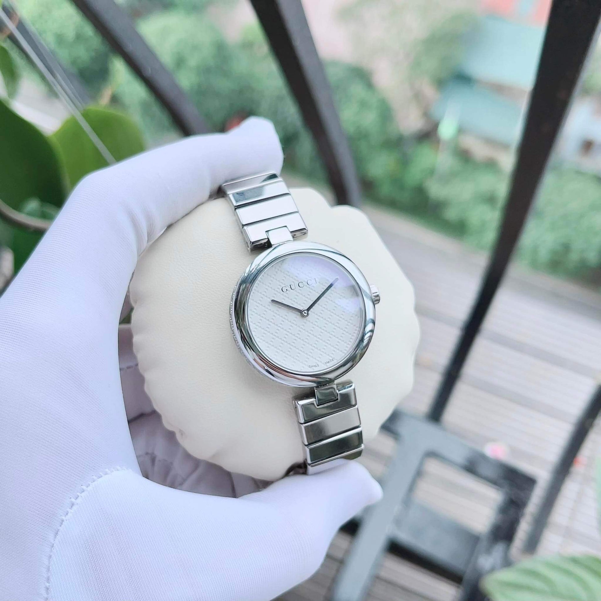  Shop Authentic Gucci Diamantissima Quartz White Dial Silver Steel Strap Watch For Women - YA141402 - Luxxuri