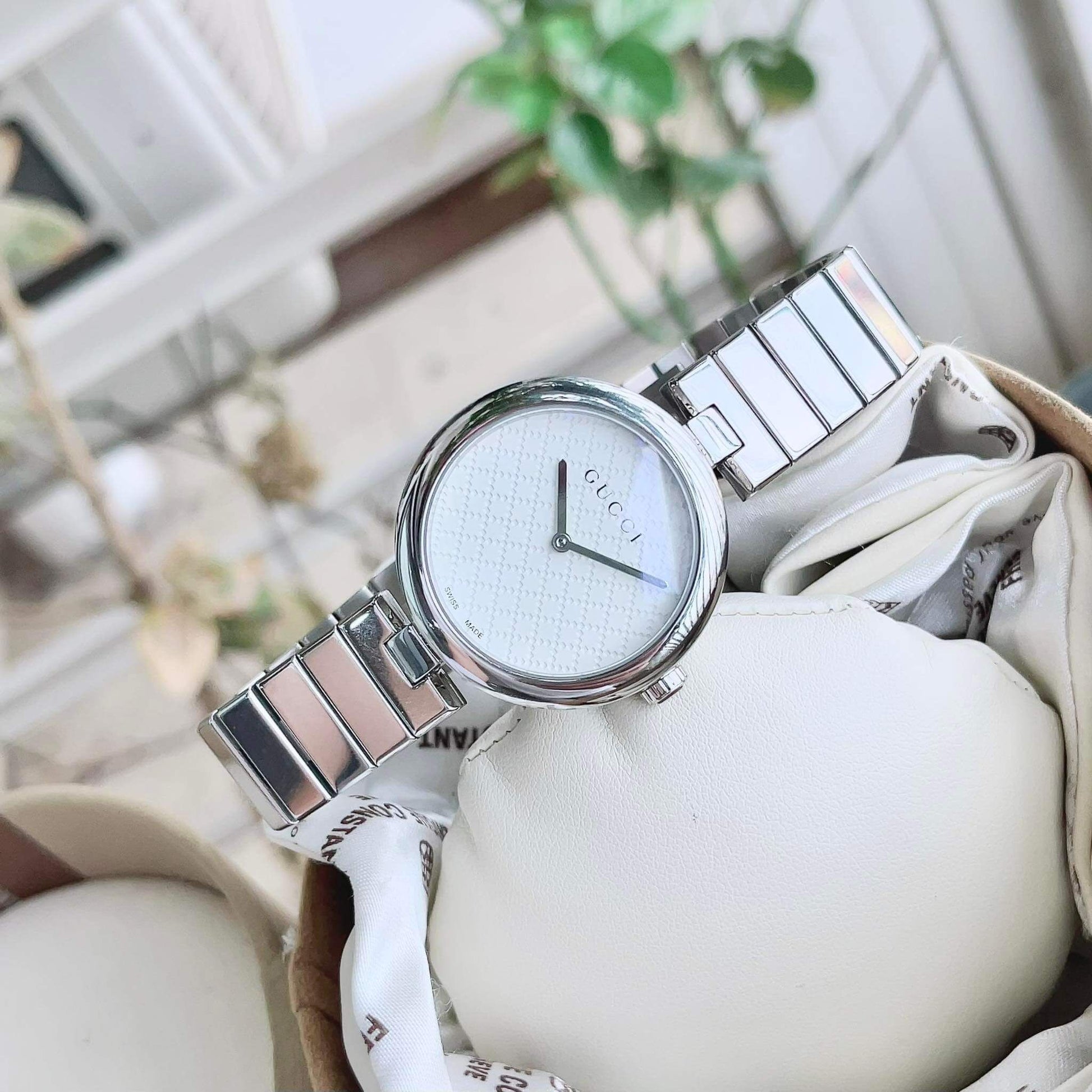  Shop Authentic Gucci Diamantissima Quartz White Dial Silver Steel Strap Watch For Women - YA141402 - Luxxuri