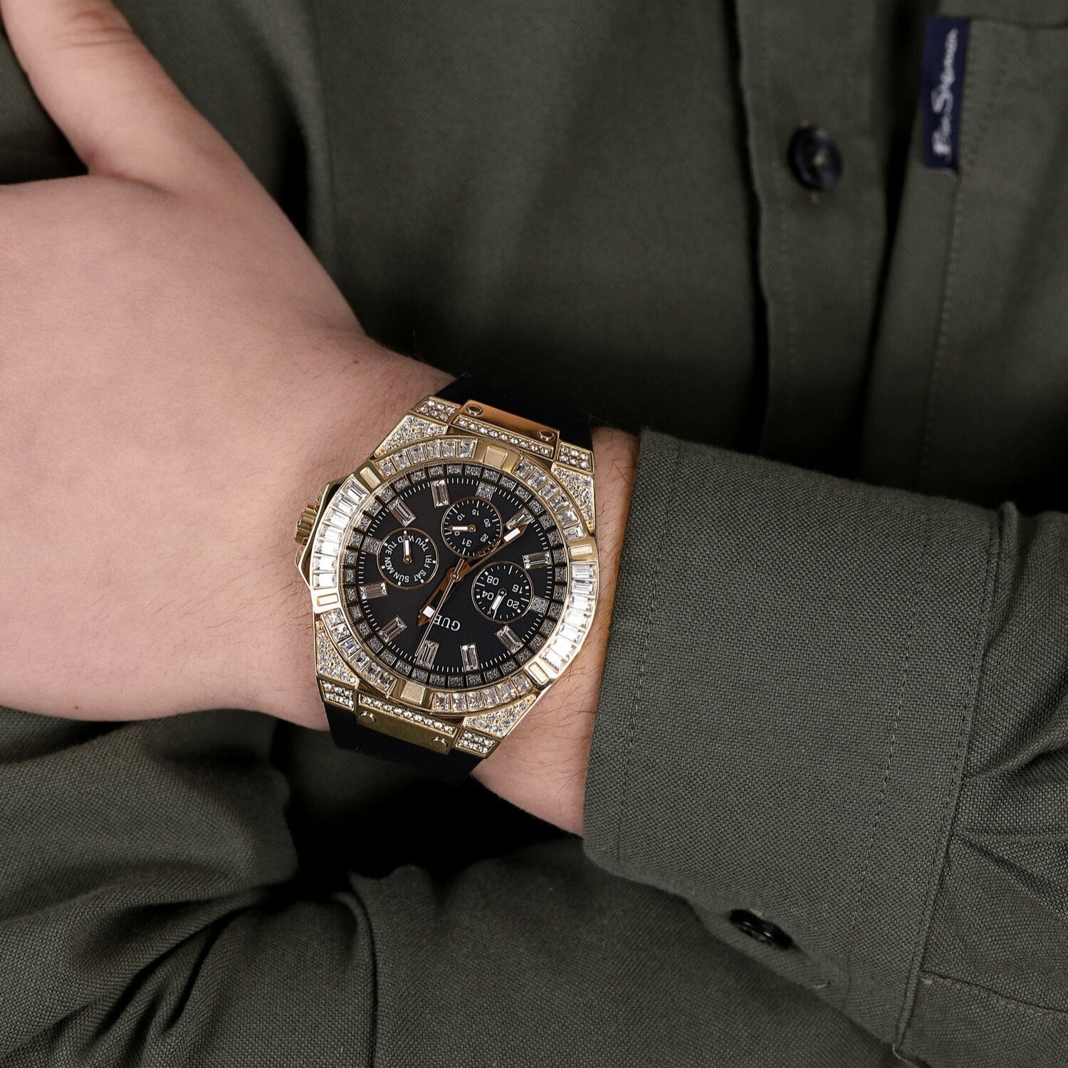  Shop Authentic Guess Zeus Chronograph Diamonds Black Dial Black Silicone Strap Watch For Men - GW0208G2 - Luxxuri