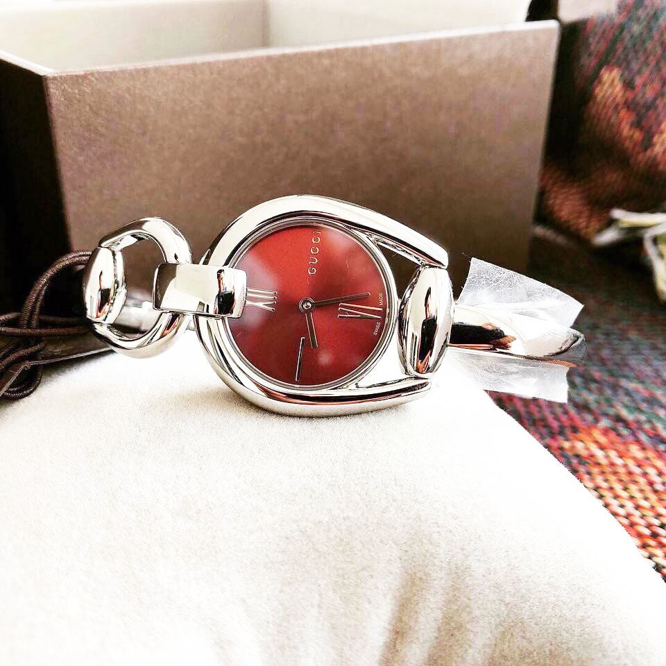  Shop Authentic Gucci Horsebit Quartz Red Dial Silver Steel Strap Watch For Women - YA139502 - Luxxuri