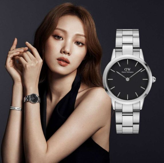  Shop Authentic Daniel Wellington Iconic Link Black Dial Silver Steel Strap Watch for Women - DW00100204 - Luxxuri