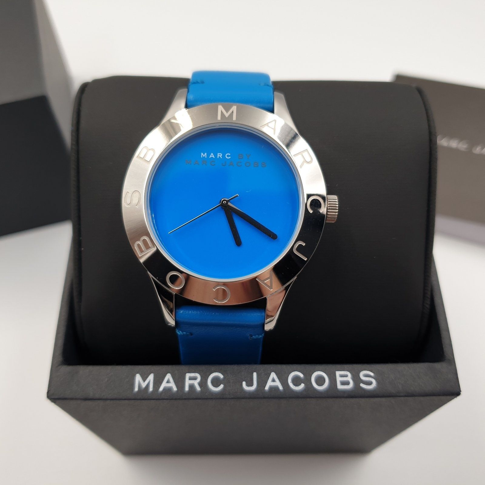  Shop Authentic Marc Jacobs Blade Blue Dial Blue Leather Strap Watch for Women - MBM1202 - Luxxuri