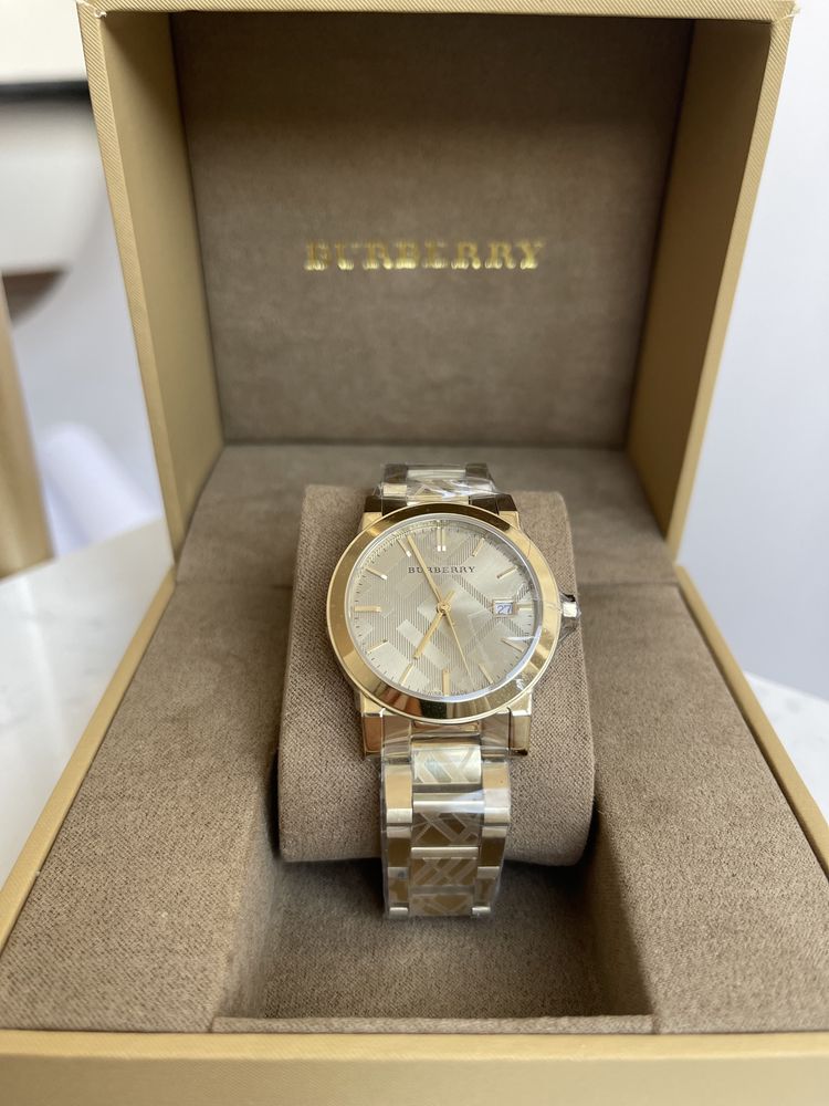  Shop Authentic Burberry The City Gold Dial Gold Steel Strap Watch for Women - BU9145 - Luxxuri