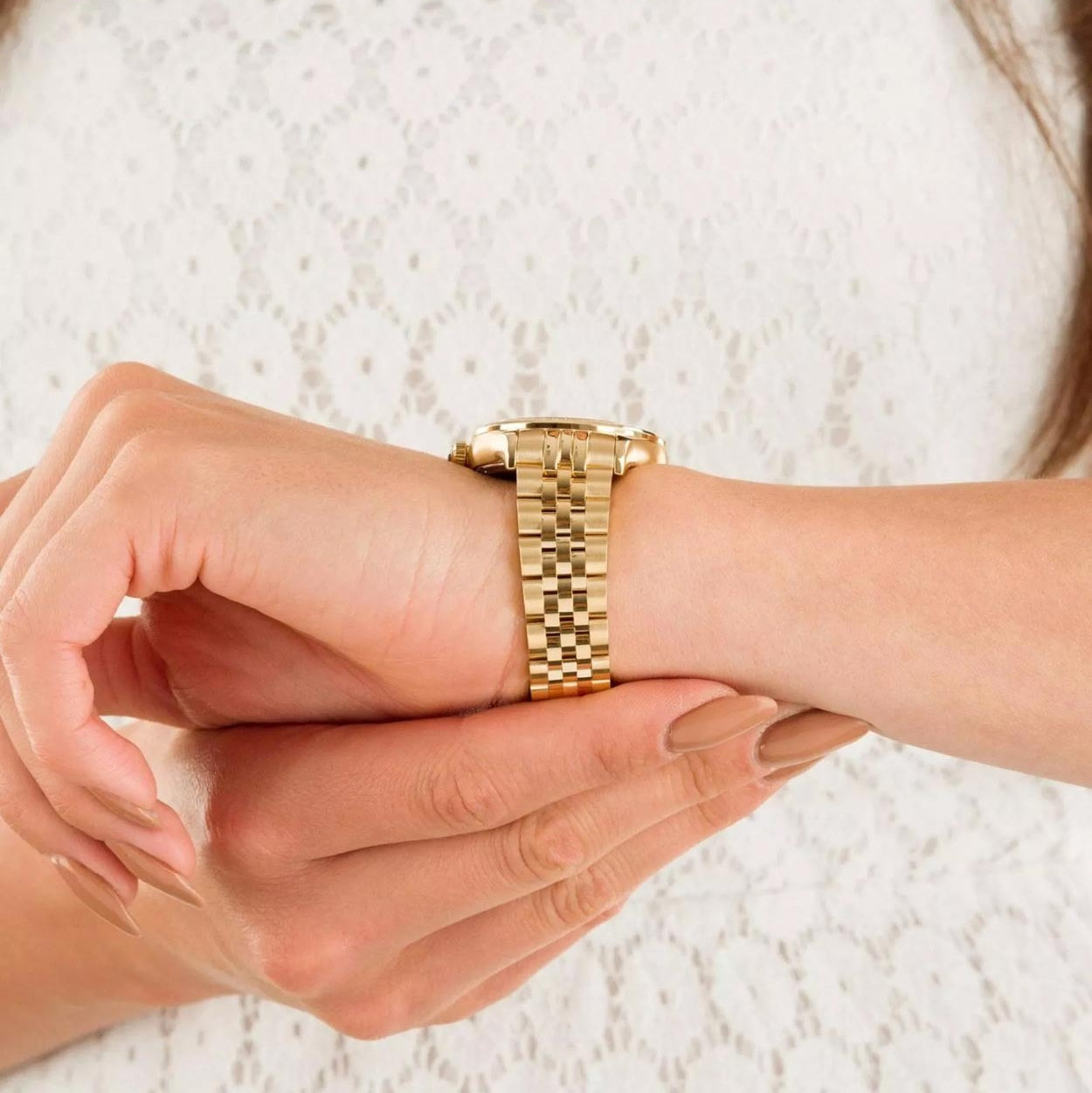  Shop Authentic Versace Hellenyium Quartz Black Dial Gold Steel Strap Watch for Women - VE2S00622 - Luxxuri