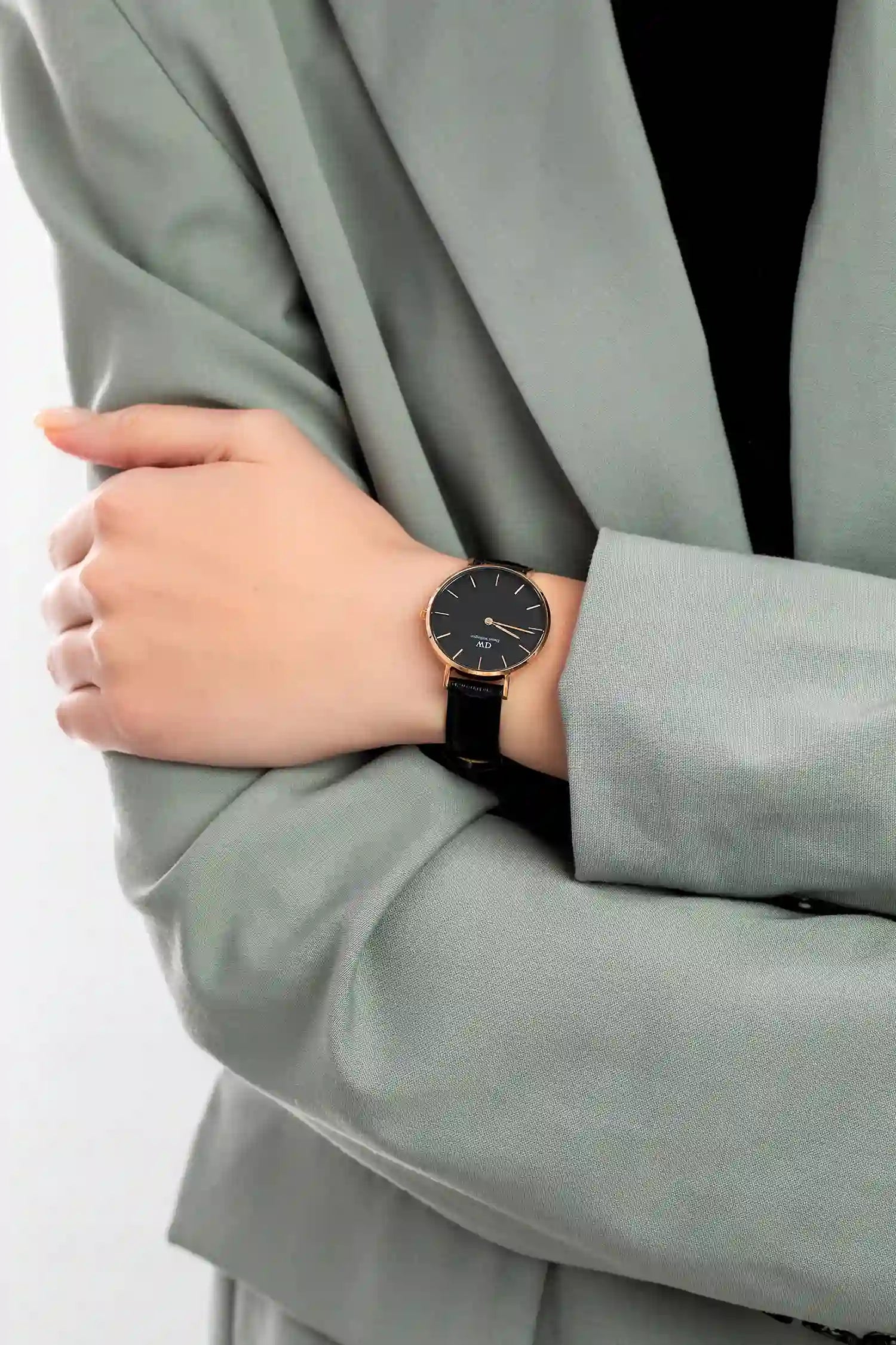  Shop Authentic Daniel Wellington Classic Petite Reading Black Dial Black Leather Strap Watch For Women - DW00100167 - Luxxuri