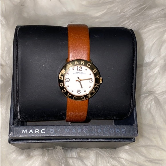  Shop Authentic Marc Jacobs Amy White Dial Brown Leather Strap Watch for Women - MBM8574 - Luxxuri