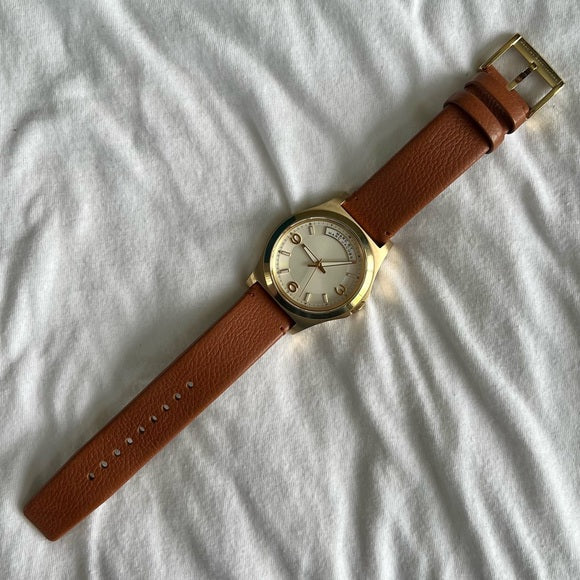  Shop Authentic Marc Jacobs Baby Dave White Dial Brown Leather Strap Watch for Women - MBM1261 - Luxxuri