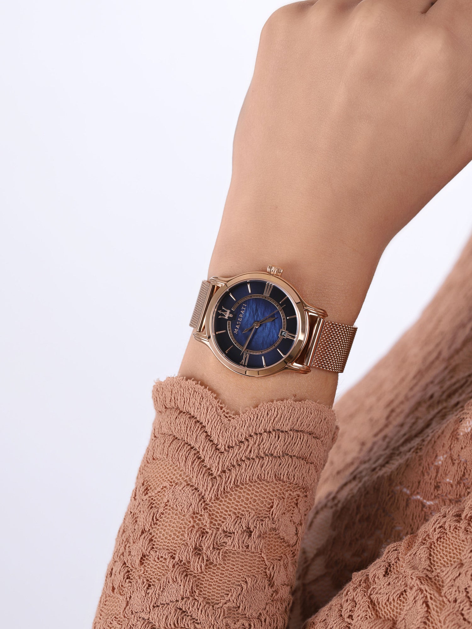  Shop Authentic Maserati Epoca Blue Dial Rose Gold Mesh Strap Watch For Women - R8853118503 - Luxxuri