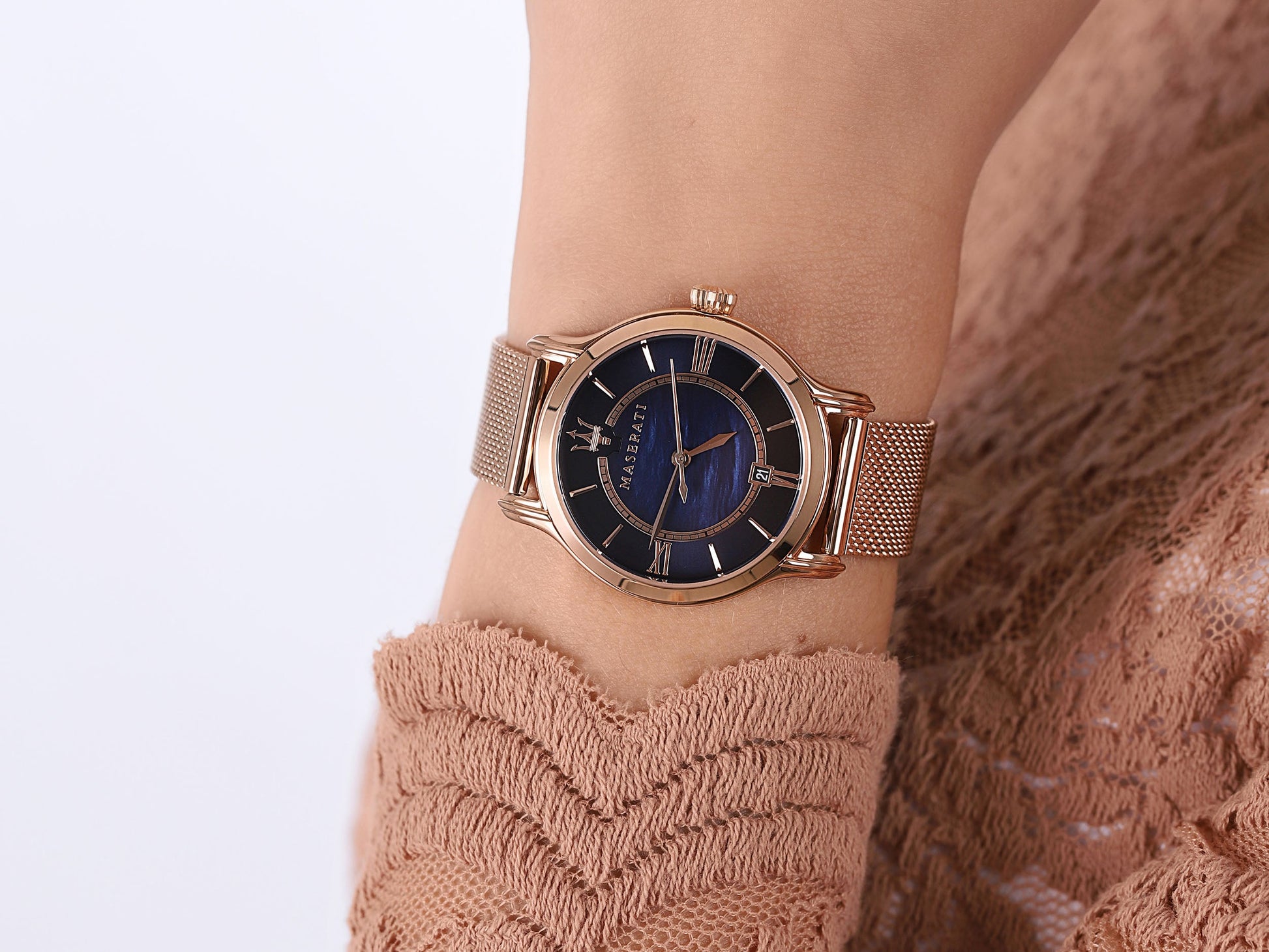  Shop Authentic Maserati Epoca Blue Dial Rose Gold Mesh Strap Watch For Women - R8853118503 - Luxxuri