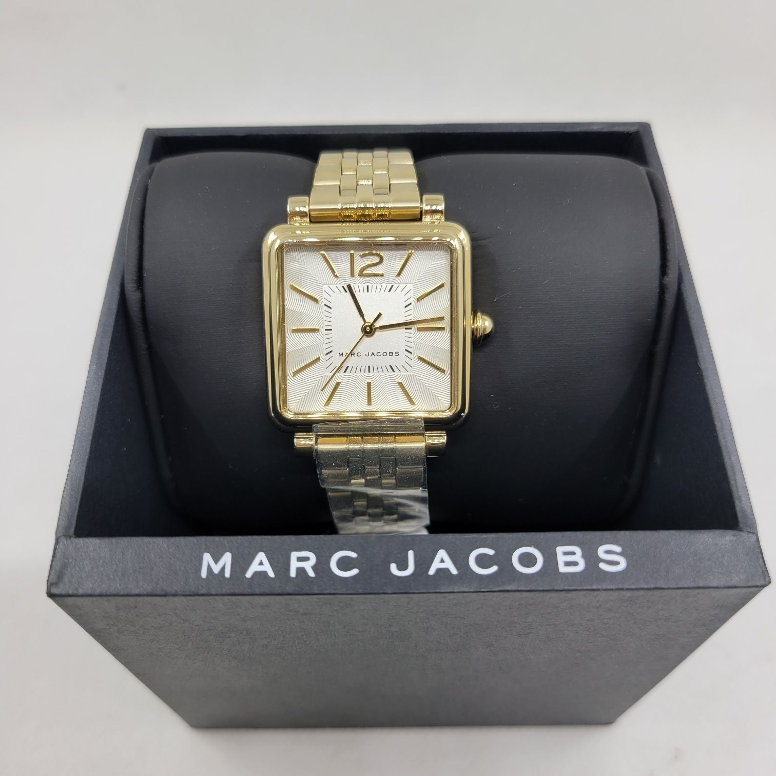  Shop Authentic Marc Jacobs Vic Silver Dial Gold Steel Strap Watch for Women - MJ3462 - Luxxuri