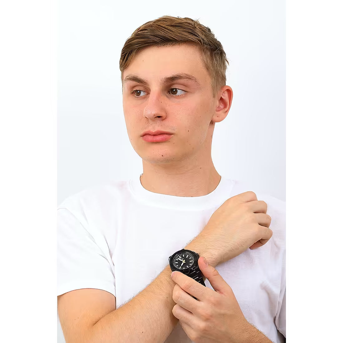  Shop Authentic Guess Track Black Dial Black Steel Strap Watch for Men - GW0426G3 - Luxxuri