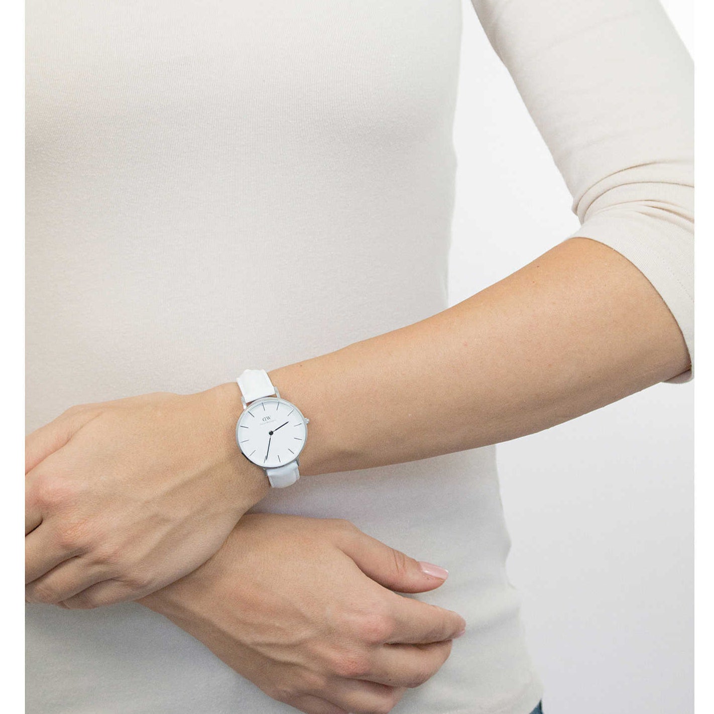  Shop Authentic Daniel Wellington Petite Bondi White Dial White Leather Strap Watch For Women - DW00100190 - Luxxuri