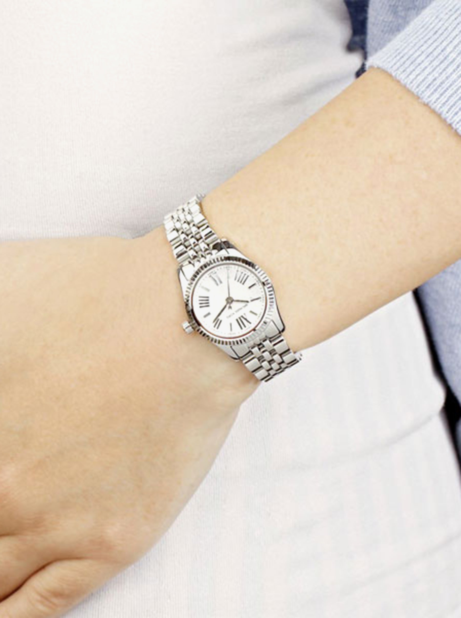  Shop Authentic Michael Kors Lexington Quartz White Dial Silver Steel Strap Watch For Women - MK3228 - Luxxuri