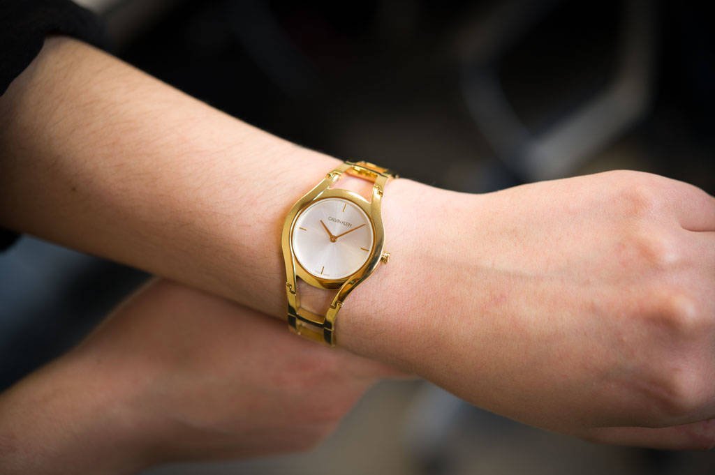  Shop Authentic Calvin Klein Class White Dial Gold Steel Strap Watch for Women - K6R23526 - Luxxuri