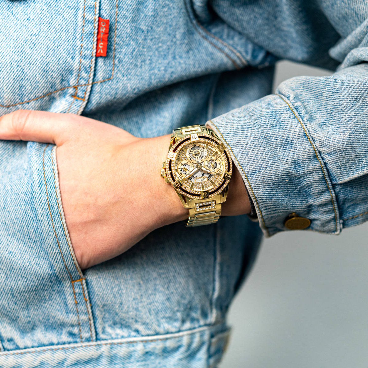  Shop Authentic Guess Queen Quartz Gold Dial Gold Steel Strap Watch For Women - GW0464L2 - Luxxuri