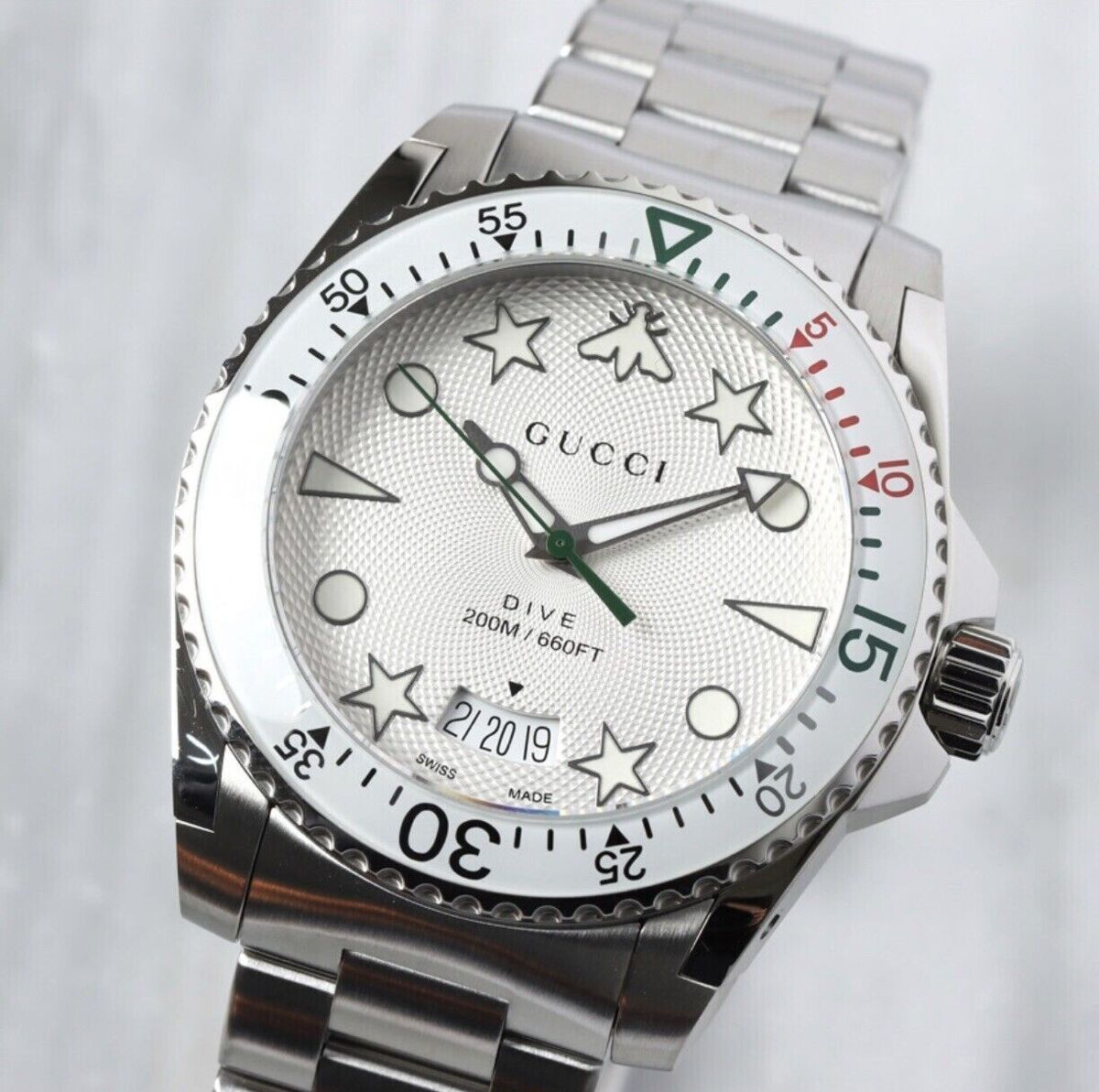  Shop Authentic Gucci Dive Quartz White Dial Silver Steel Strap Watch For Men - YA136336 - Luxxuri