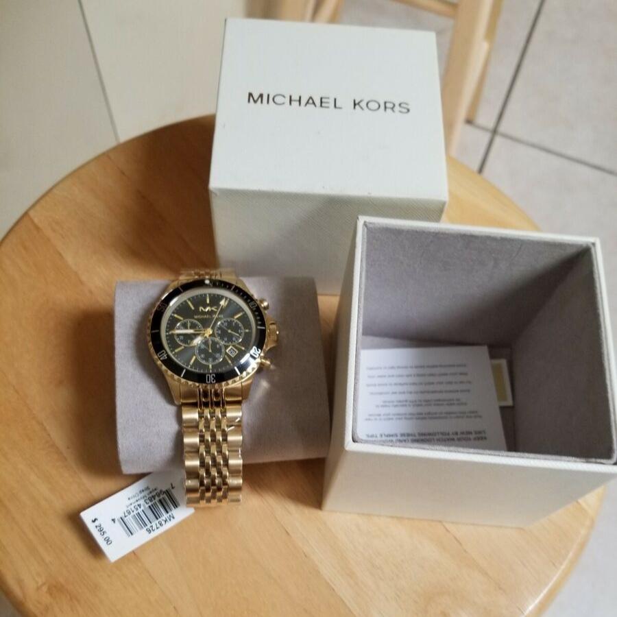  Shop Authentic Michael Kors Bayville Chronograph Black Dial Gold Steel Strap Watch For Men - MK8726 - Luxxuri