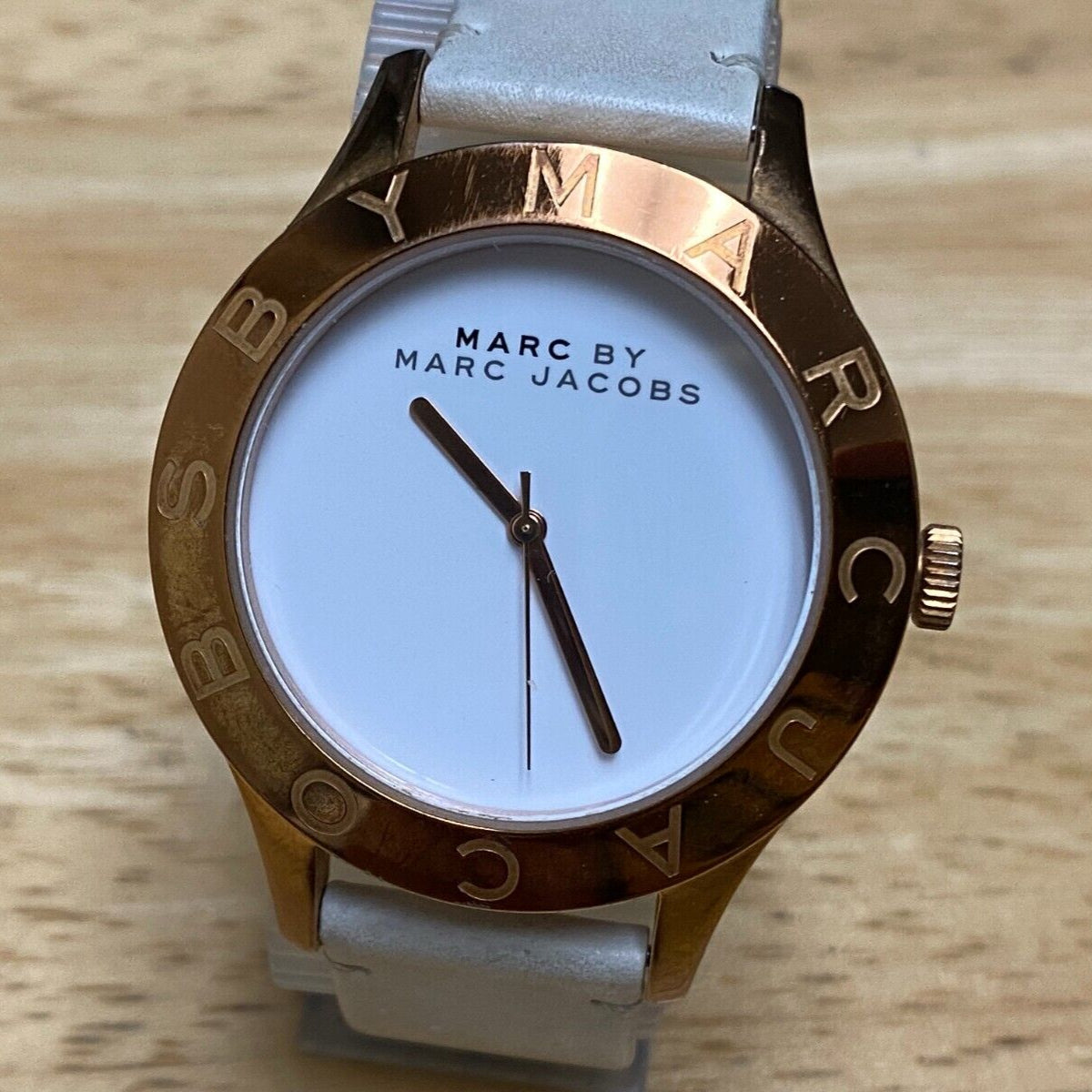  Shop Authentic Marc Jacobs Blade White Dial White Leather Strap Watch for Women - MBM1201 - Luxxuri