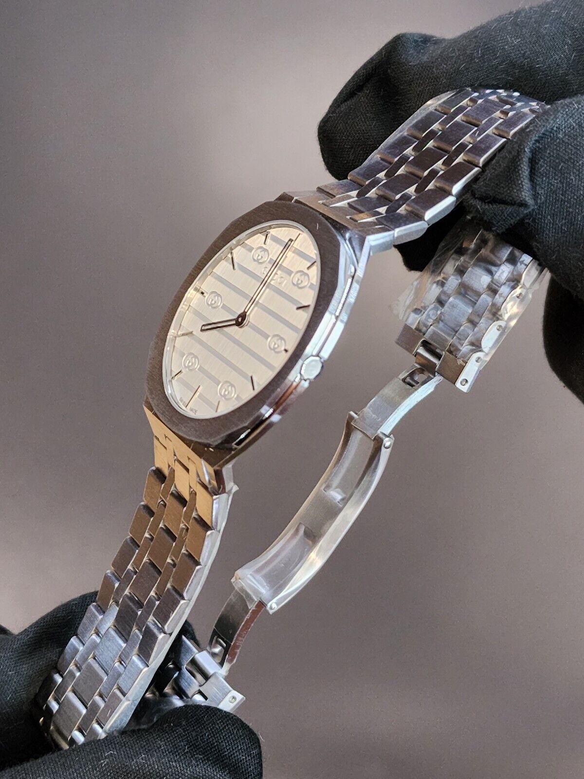  Shop Authentic Gucci 25H Quartz Silver Dial Silver Steel Strap Watch For Women - YA163402 - Luxxuri