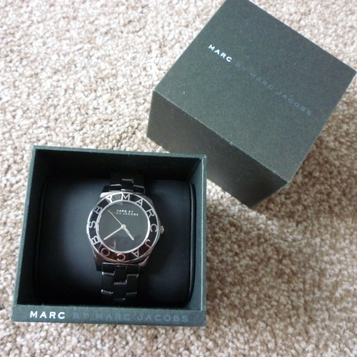  Shop Authentic Marc Jacobs Black Dial Black Ceramic Strap Watch for Women - MBM9501 - Luxxuri