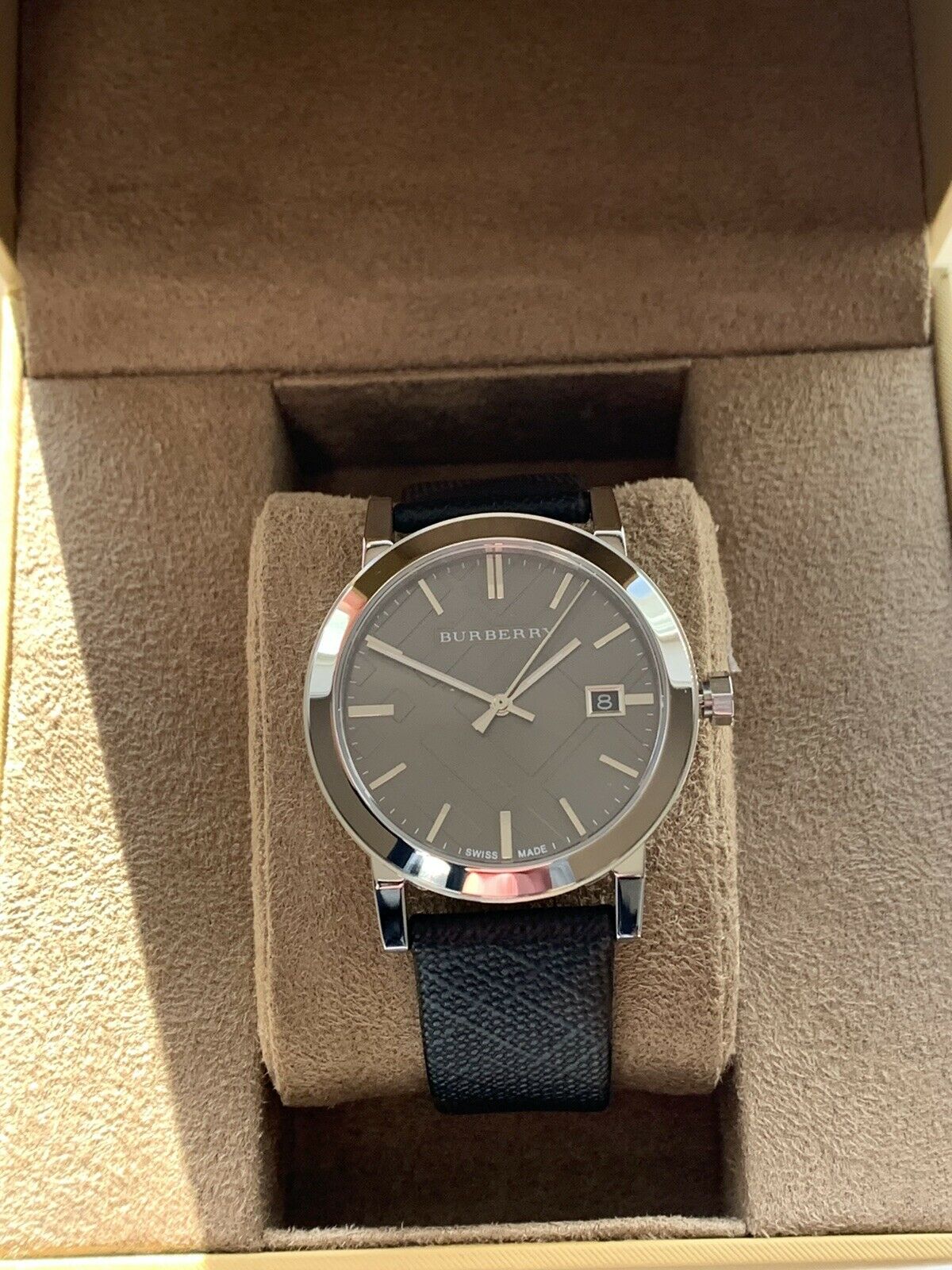  Shop Authentic Burberry Heritage Grey Dial Black Leather Strap Watch for Men - BU9024 - Luxxuri