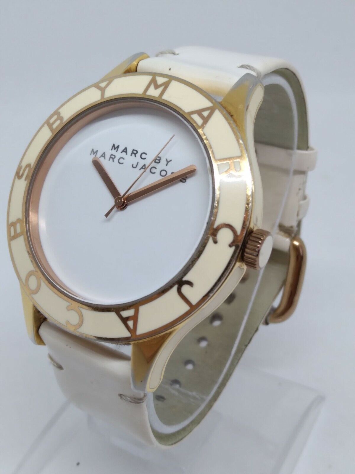  Shop Authentic Marc Jacobs Blade White Dial White Leather Strap Watch for Women - MBM1179 - Luxxuri