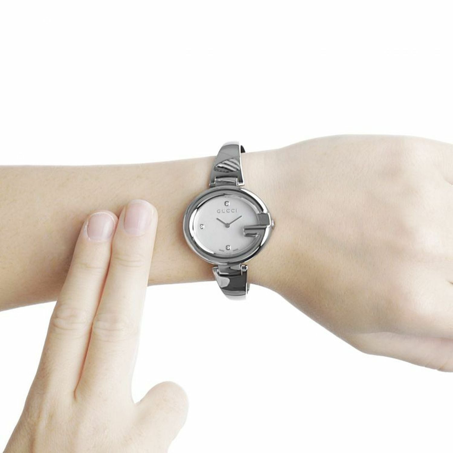 Shop Authentic Gucci Guccissima Diamonds Mother of Pearl Dial Silver Steel Strap Watch For Women - YA134303 - Luxxuri