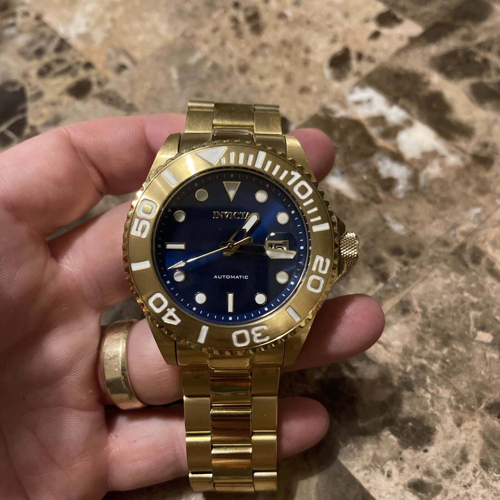  Shop Authentic Marc Jacobs Amy Green Dial Gold Steel Strap Watch for Women - MBM8619 - Luxxuri