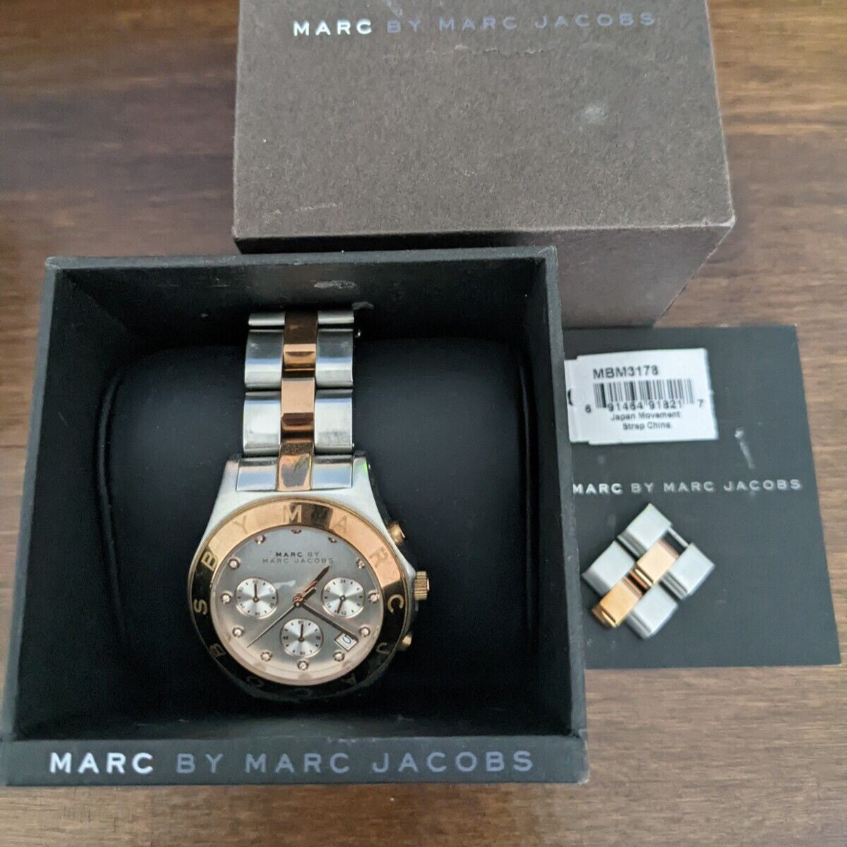  Shop Authentic Marc Jacobs Blade Chronograph Silver Dial Two Tone Steel Strap Watch for Women - MBM3178 - Luxxuri