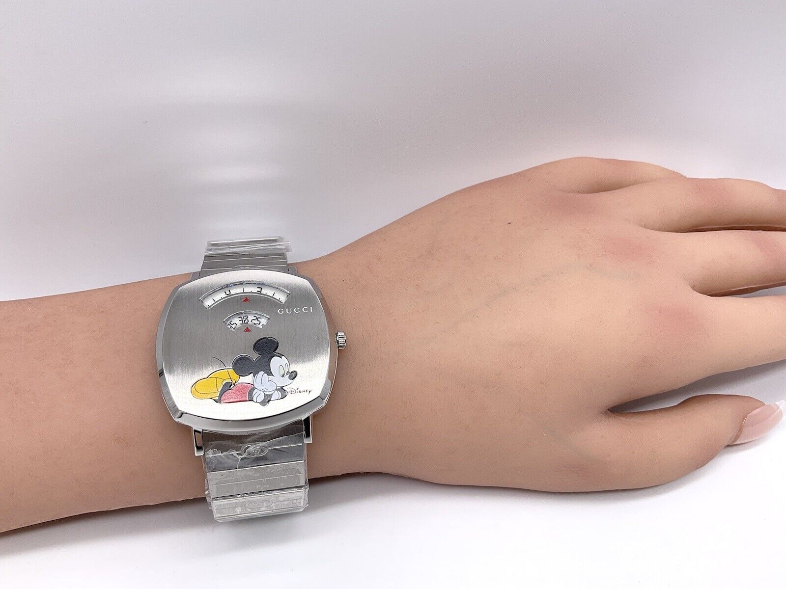 Shop Authentic Gucci Grip x Disney Quartz Silver Dial Silver Steel Strap Unisex Watch - YA157419 - Luxxuri
